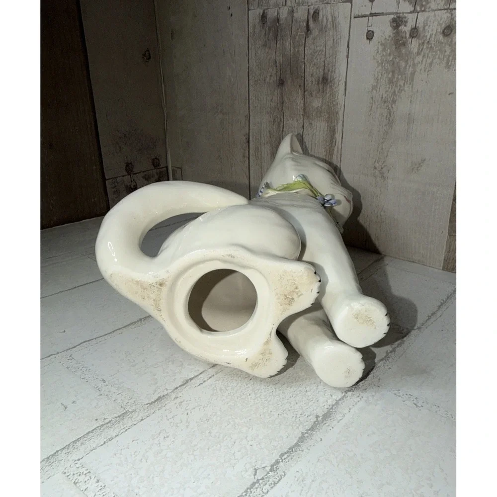Vintage White Cat Statue‎ Figurine w/ Floral Collar Necklace Made In Italy